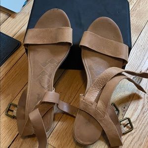 Lucky brand leather buckle sandals